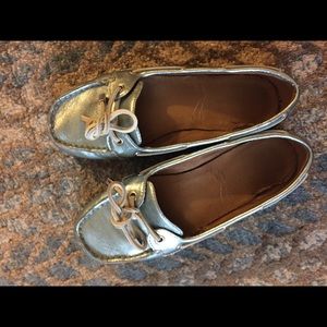 Aerosol metallic blue loafers